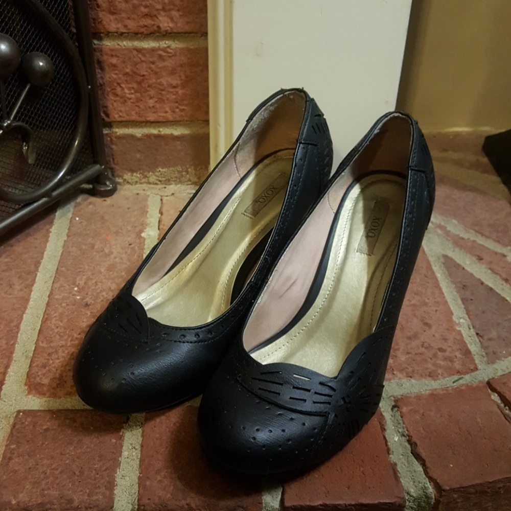 8.5 Black Wedge Shoes